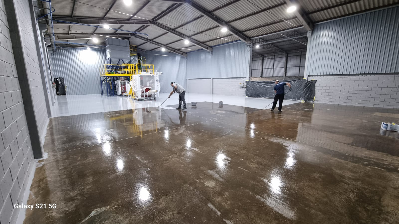 Piso epóxi industrial