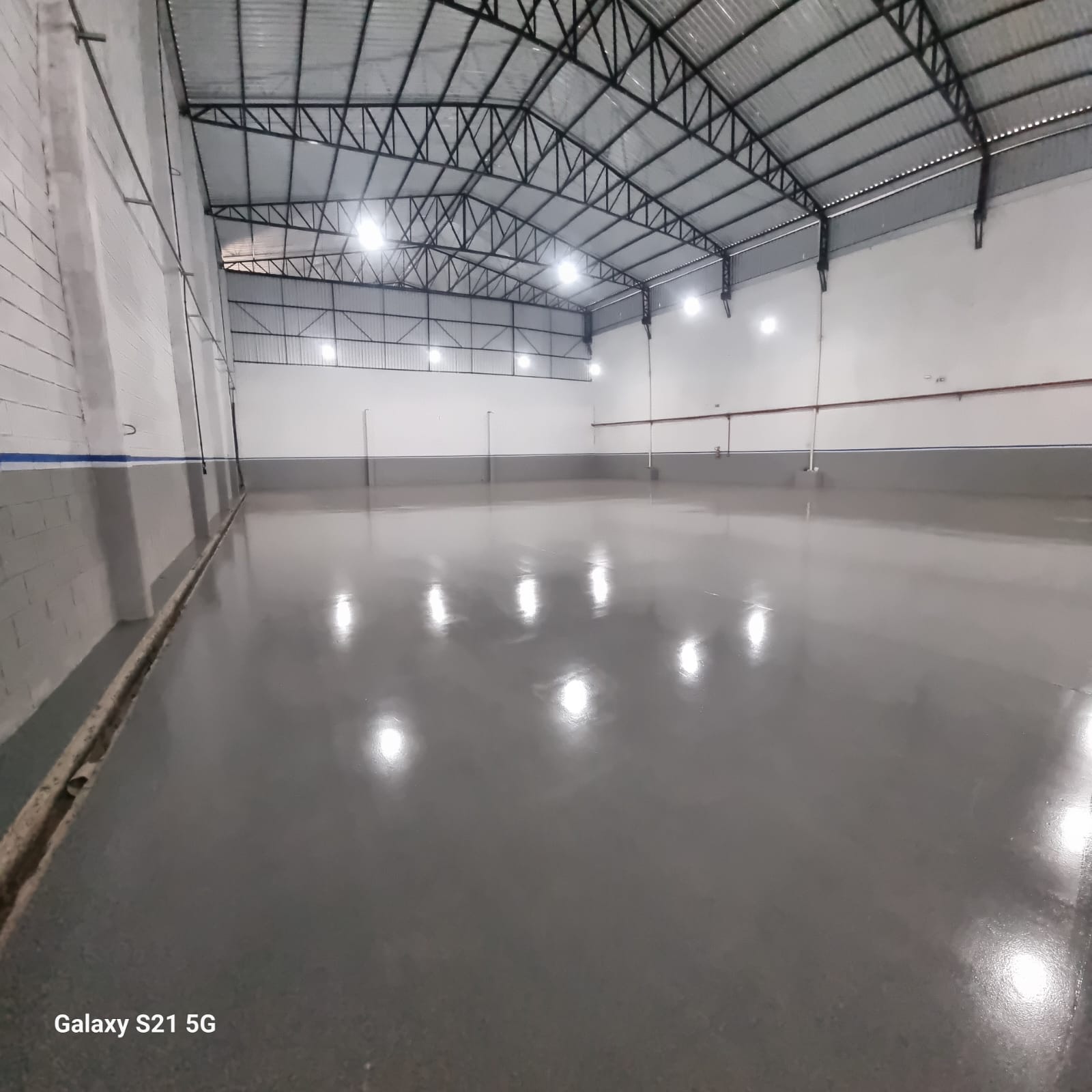 Piso epóxi industrial