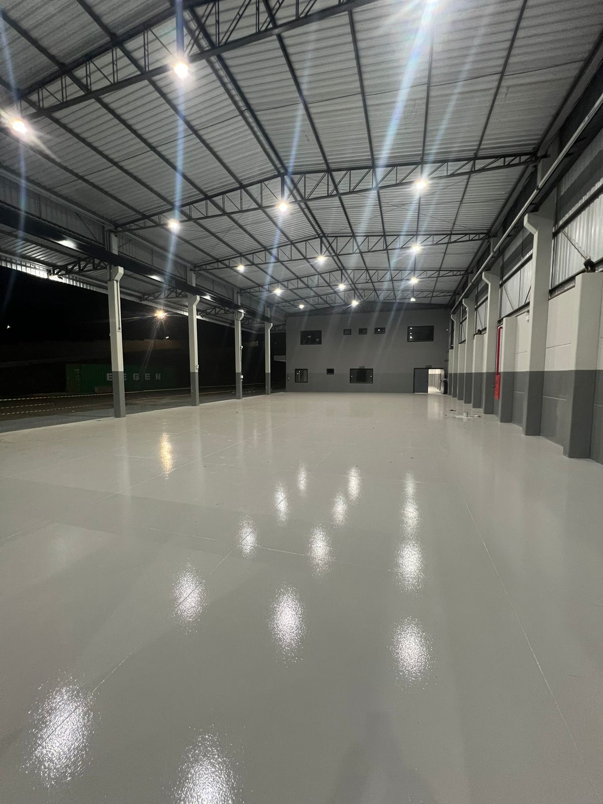 Piso epóxi industrial